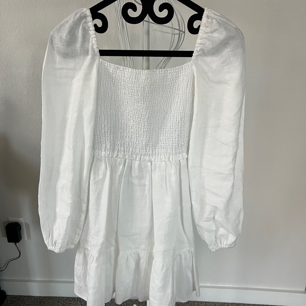 White dress like new Wilfred brand size XS made from 100% Organic linen